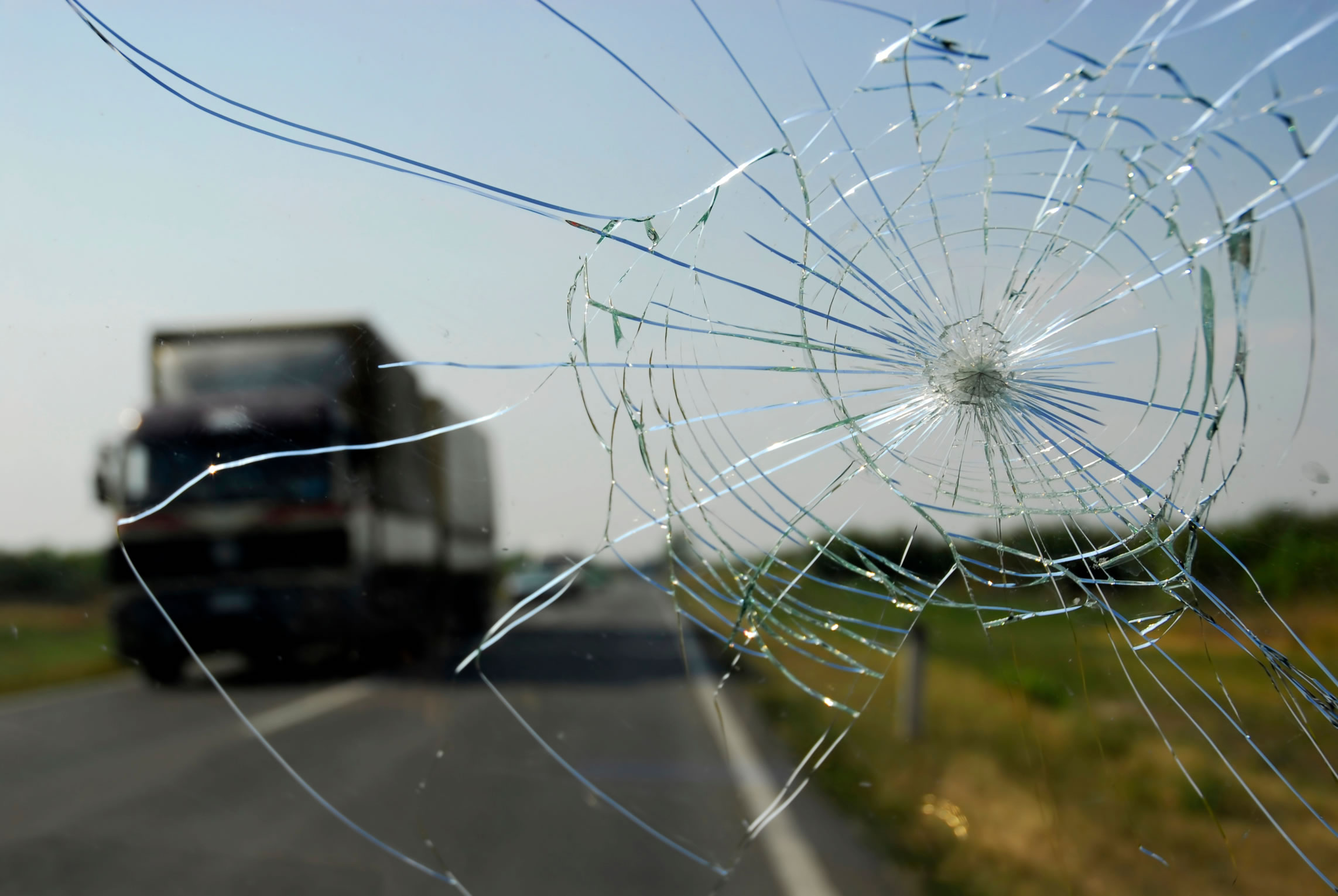 California cracked windshield laws
